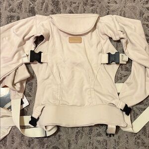 Tushbaby carrier - the snug